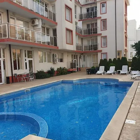 Sunny Gardens 2 Bedrooms Слънчев бряг