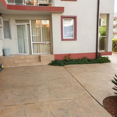 Апартамент Sunny Gardens 2 Bedrooms *